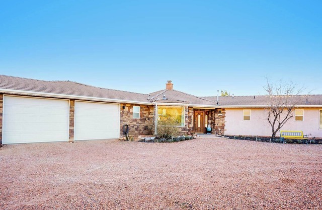 Home in Kanab, Utah with close proximity to Zion, Bryce Canyon, and the Grand Ca