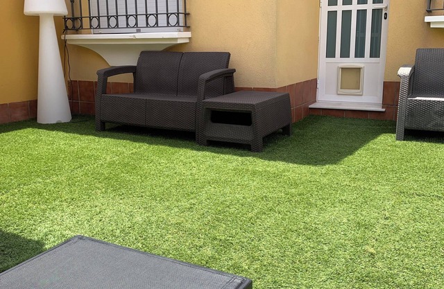 Home in Los Alcazares, 4-bedroom house with, Private Pool, WiFi, AC,
