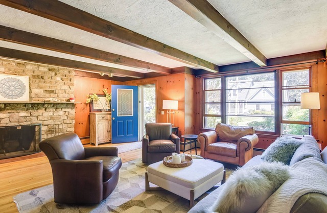 Home in Narragansett w/ Beach Access!