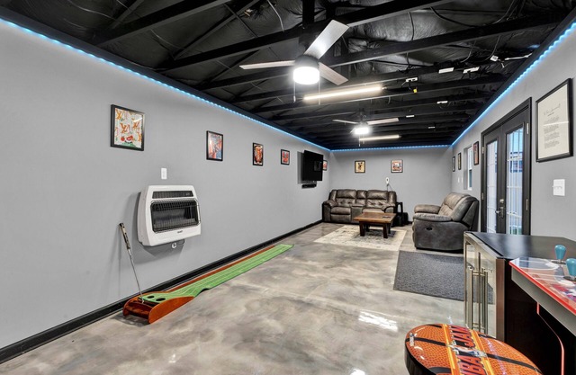 Home in Royal Oak w/ pool & sauna & dream garage