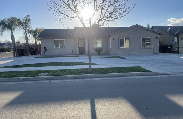 Home near central Visalia