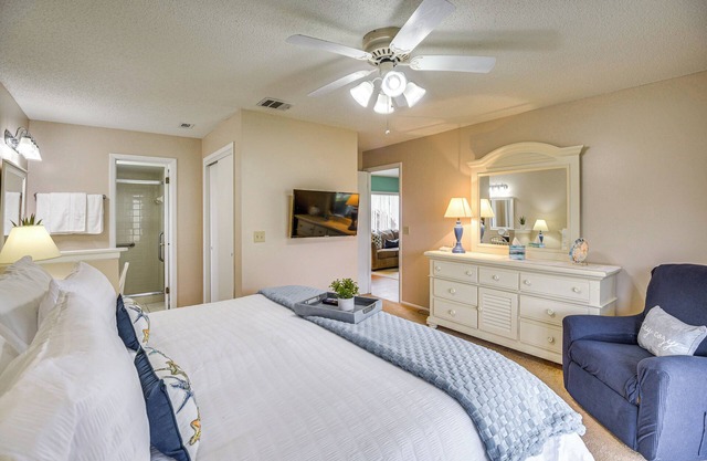 Home Near Daytona Speedway, Dining + Beaches!
