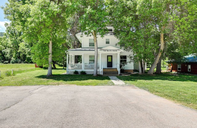 Home Near Downtown & Spearfish Canyon!