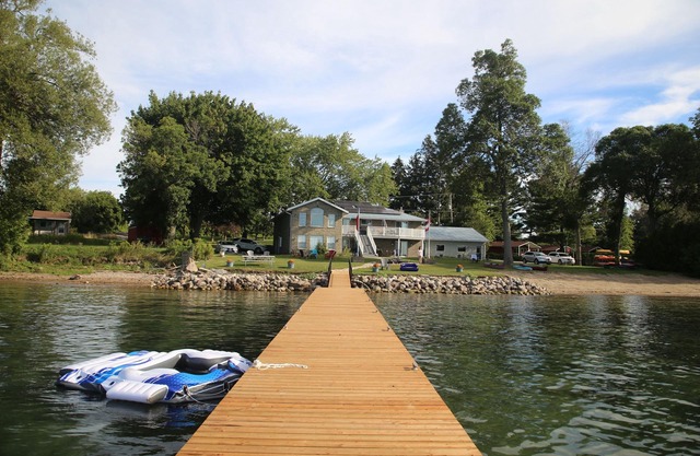 Directamente en St. Lawrence, con playa privada y atraque GRATUITO para botes y WIFI.