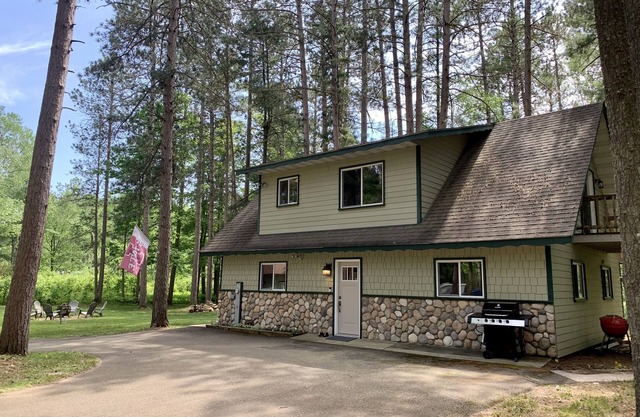Home On Bike/Snowmobile/UTV-ATV Trail Near Chain of Lakes and Town!