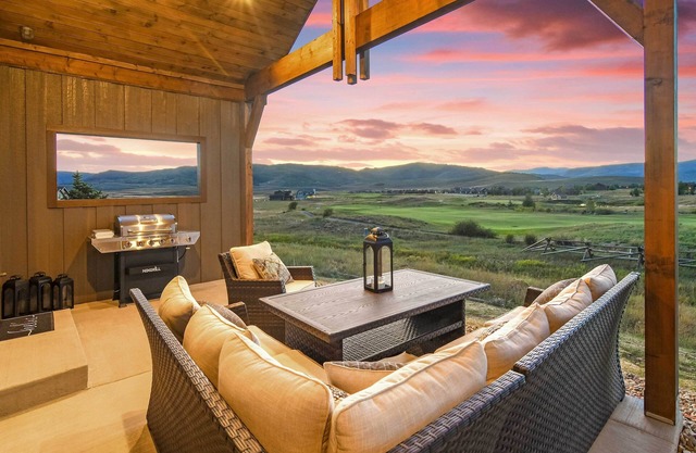 Home on Golf Course w/ Hot Tub, Near Grand Lake