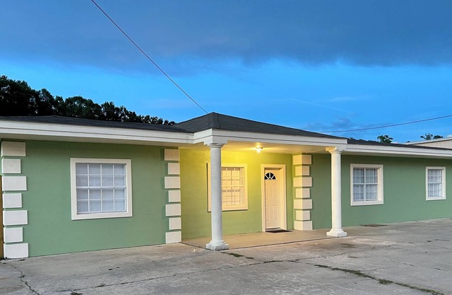 Home sweet home new Iberia. Pet friendly.