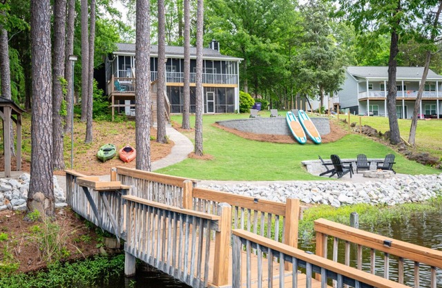 Home w/Dock, SUPs, Kayaks, Arcades, Ping-Pong