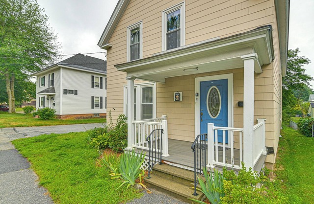Maine Vacation Rental ~ 1 Mi to Auburn Riverwalk!