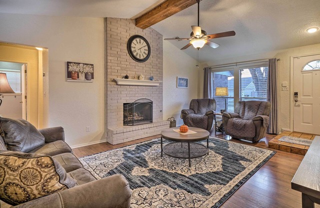 Home w/ Screened Porch ~ 10 Miles to Dtwn OKC!