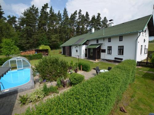 Home with Garden & BBQ