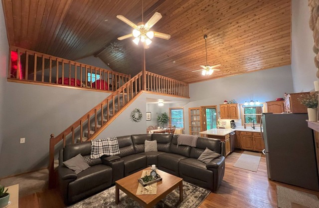 Home with Lake Access and 2023 Tri-toon available to rent