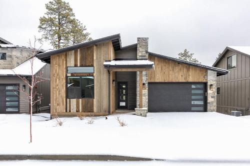 Home with Studio near Pine Canyon