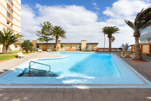 Home2Book Cozy Coastal Duplex & Pool, Caletillas