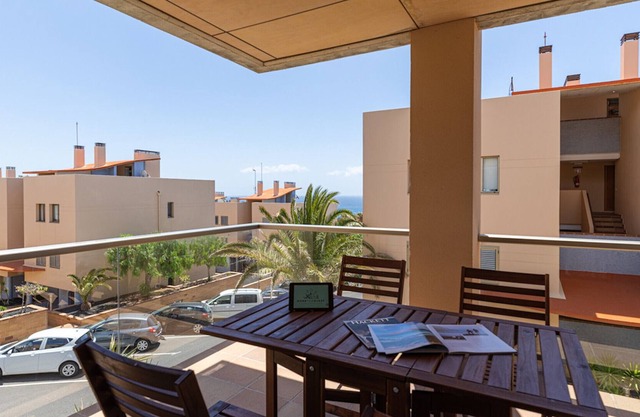 HomeForGuest Apartamento con terraza y piscina a 500m Playa de Esquinzo