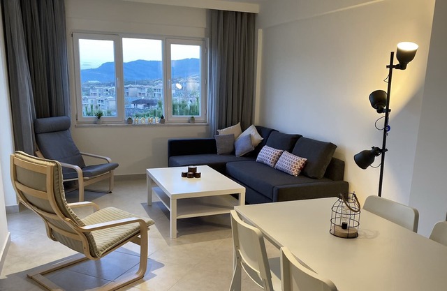 Acogedor apartamento de 2 dormitorios, 11 piscinas, campo de golf, balcón, cocina, impresionantes vistas.
