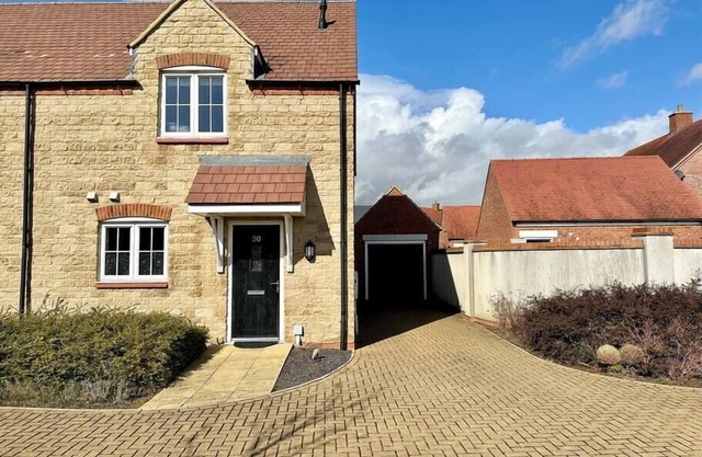 Homely 3 bedroomed House in Bicester
