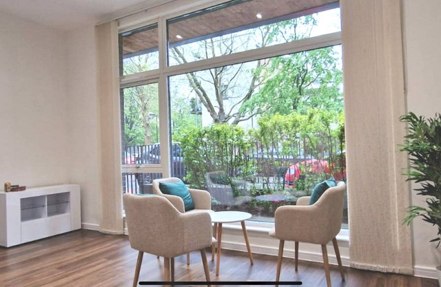 Homely 4 bedroom 3 bathroom with patio, London
