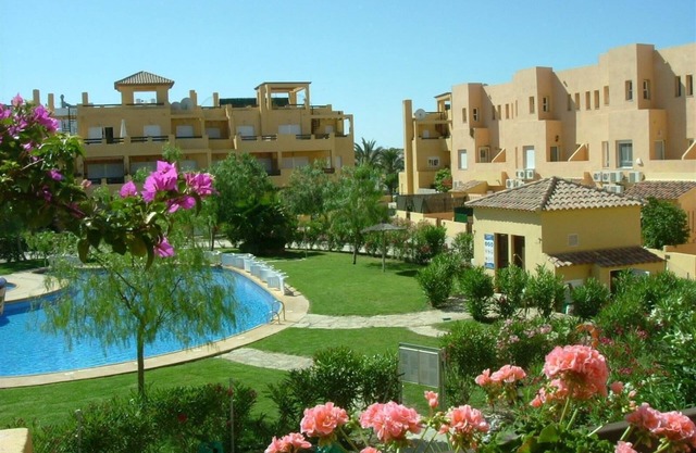 Acogedor apartamento en El Faro con piscina, terraza, balcón, aire acondicionado y Wi-Fi