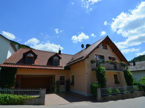 Homely Apartment in Riedenburg Prunn near Forest with BBQ