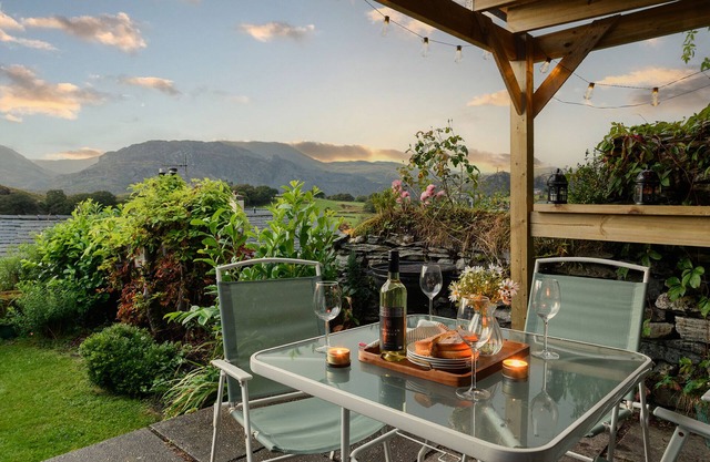 Homely cottage & garden with mountain-view.