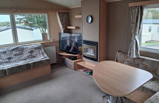 Homely, dog friendly caravan at Sand Le Mere in Yorkshire ref 71005O