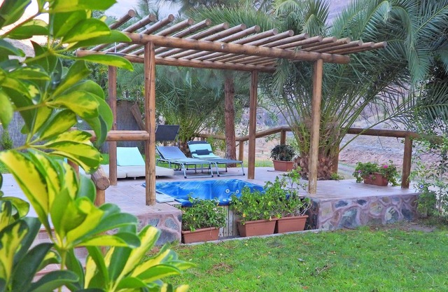 Homerez - Casa a 15 km de la playa para 4 pers. con jacuzzi, jardín y terraza