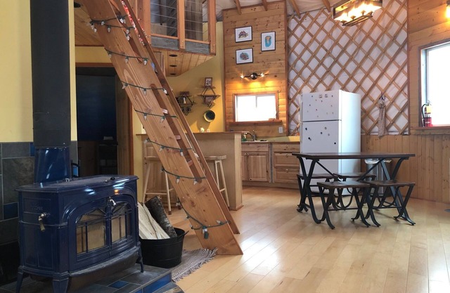 Homer Nordic Yurt-Modern living in rustic style! Front door hiking, sking, more!