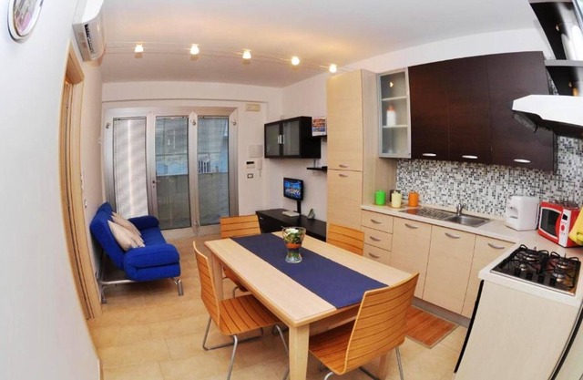 Homerez - ¡A 100 m de la playa! Bonito apartamento para 4 pers. en Punta Secca