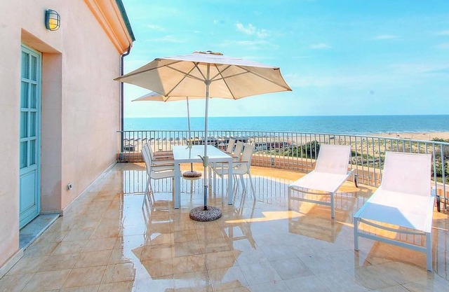 Homerez - ¡A 180 m de la playa! Apartamento para 4 pers. con piscina compartida