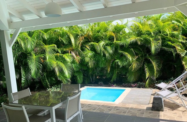 Homerez - ¡A 200 m de la playa! Apartamento para 2 pers. con piscina en Le Moule