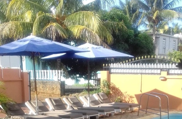 Homerez - ¡A 200 m de la playa! Apartamento para 4 pers. con piscina compartida