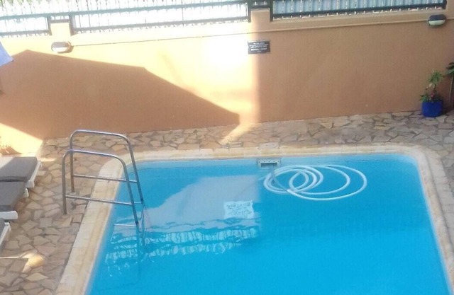 Homerez - ¡A 200 m de la playa! Apartamento para 4 pers. con piscina compartida