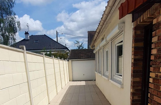 Homerez - Amazing house for 6 ppl. with garden and terrace at Goussainville