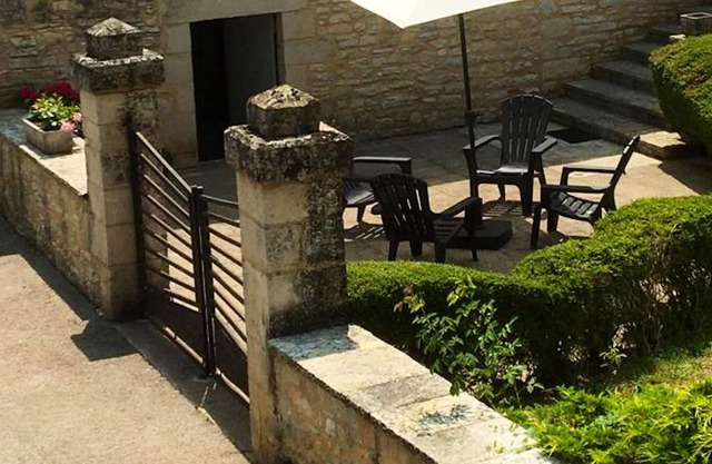 Homerez - Amazing house for 8 ppl. with garden and terrace at Salviac