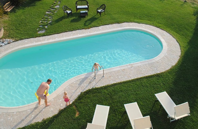 Homerez - Villa a 13 km de la playa para 11 pers. con piscina en Montelabbate