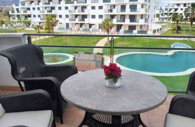 Homerez - Apartamento en Almería con piscina
