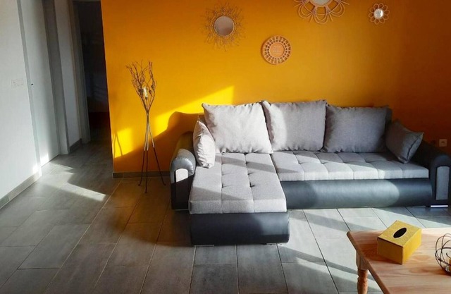 Homerez - Bonito apartamento para 6 pers. con terraza y balcón en Froidchapelle