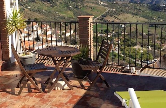 Homerez - Apartamento para 4 pers. con jacuzzi y terraza en Casarabonela
