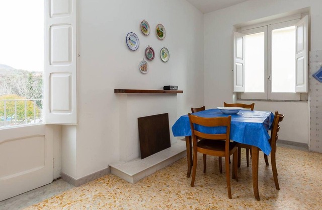 Homerez - Gran apartamento a 12 km de la playa para 9 pers. con jardín en Ceraso