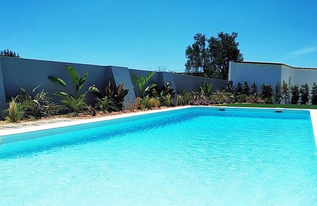 Homerez - Apartamento a 14 km de la playa para 5 pers. con piscina compartida