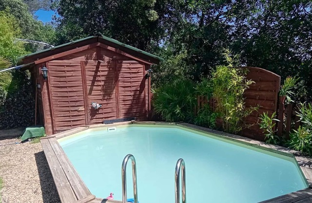 Homerez - Appartement for 4 ppl. with swimming-pool and garden at Tourves