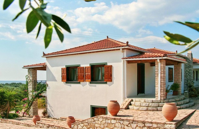Homerez - Apartamento a 2 km de la playa para 7 pers. con jardín en Agios Ilias