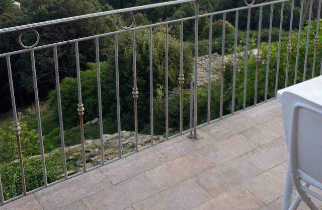 Homerez - Bonito apartamento para 4 pers. con balcón en Isolaccio-Di-Fiumorbo