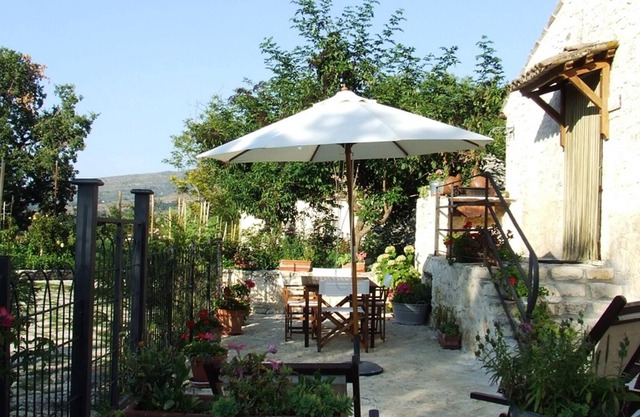 Homerez - Bonito apartamento para 2 pers. con jardín y terraza en Abbateggio