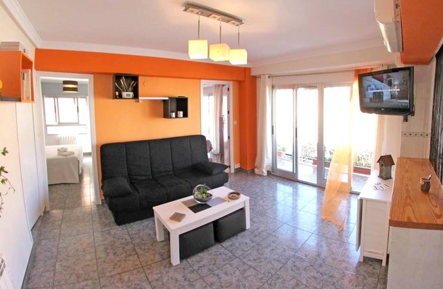 Homerez - Bonito apartamento para 6 pers. con balcón en Villena