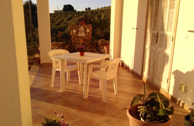 Homerez - Apartamento a 7 km de la playa para 3 pers. con terraza en Sciacca