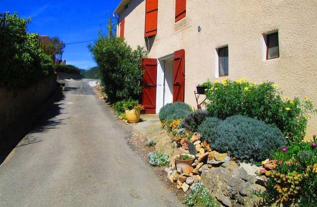 Homerez - Bonita casa para 6 pers. con jardín y terraza en Tournissan