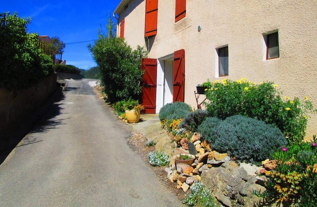 Homerez - Beautiful house for 6 ppl. with garden and terrace at Tournissan