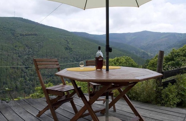 Homerez - Bonita casa para 4 pers. con terraza y balcón en Lousa